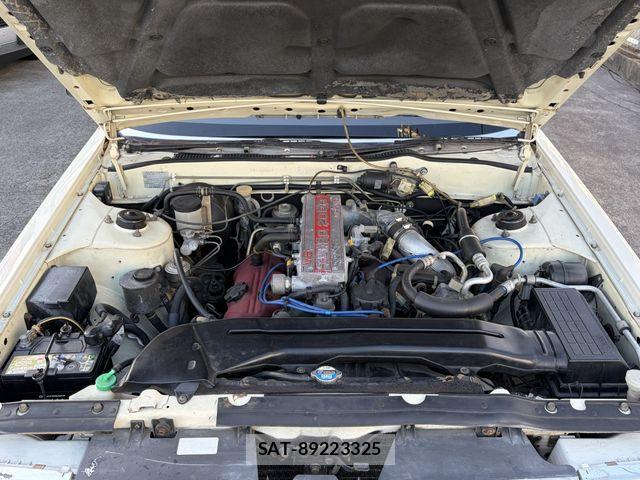 Nissan GLORIA SEDAN 1983-11 8366070-29