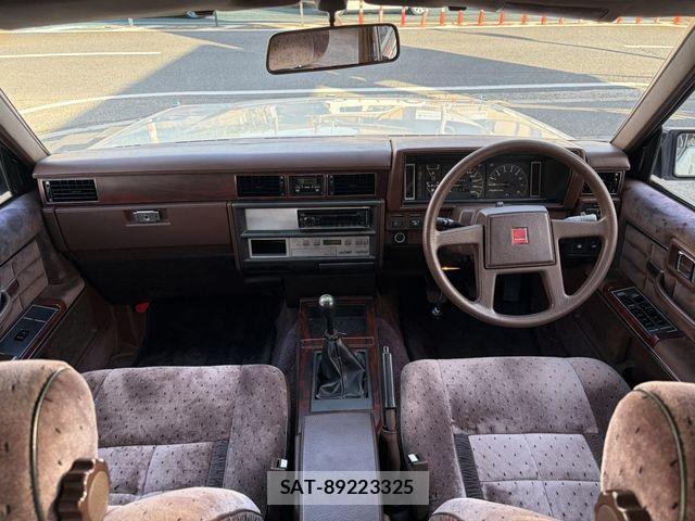 Nissan GLORIA SEDAN 1983-11 8366070-3