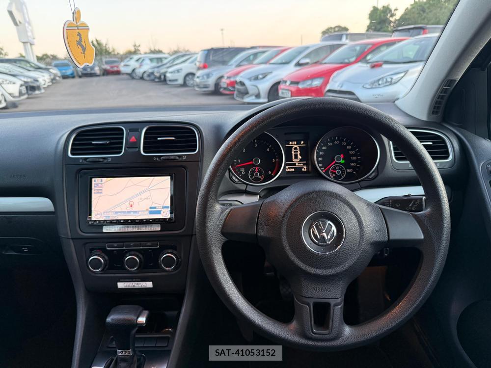 VolksWagen GOLF 2010-07 1284925-13