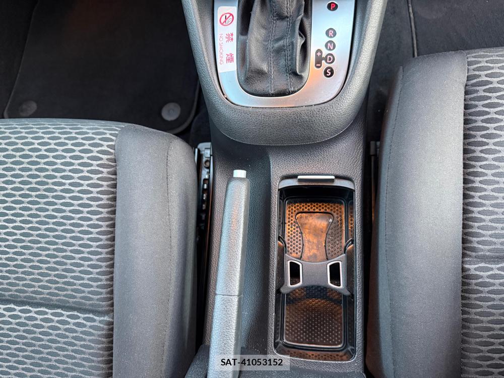 VolksWagen GOLF 2010-07 1284925-21