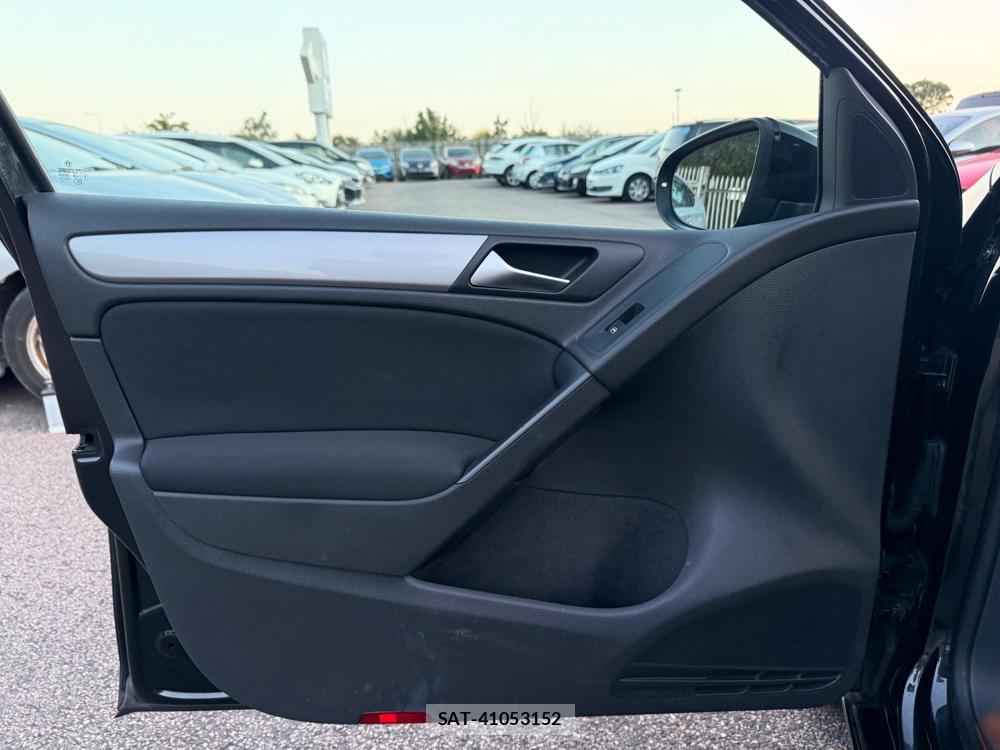 VolksWagen GOLF 2010-07 1284925-23