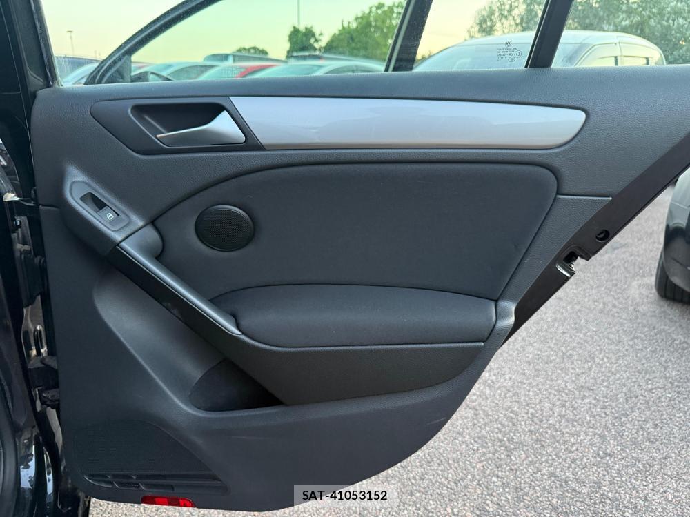 VolksWagen GOLF 2010-07 1284925-25