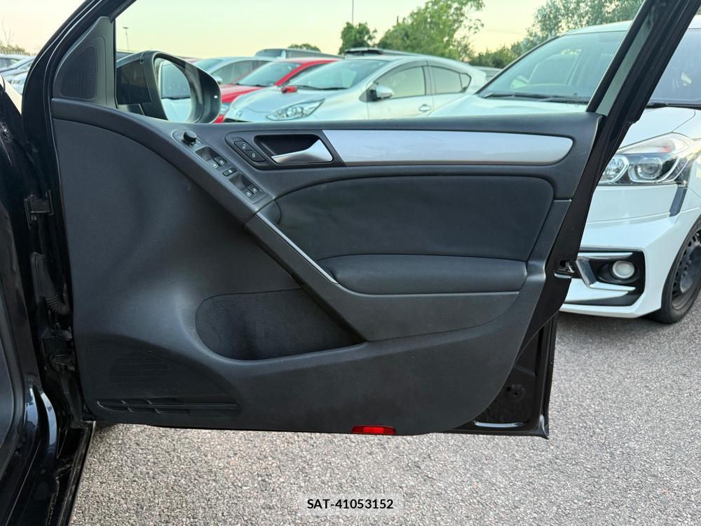 VolksWagen GOLF 2010-07 1284925-26