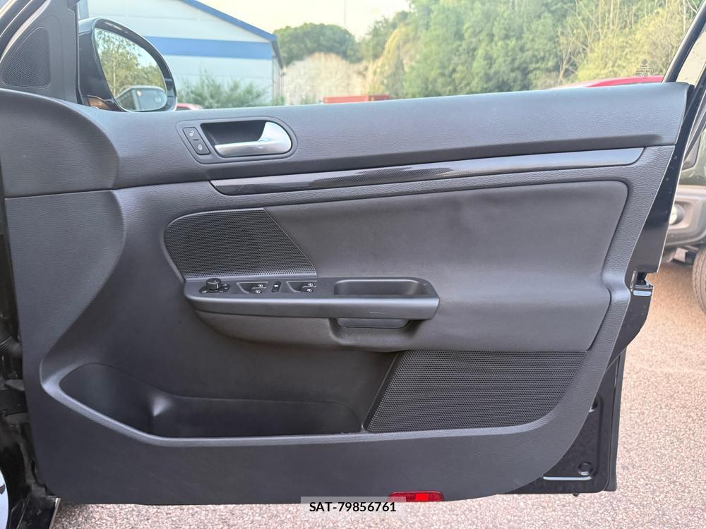 VolksWagen GOLF 2013-07 1218351-25