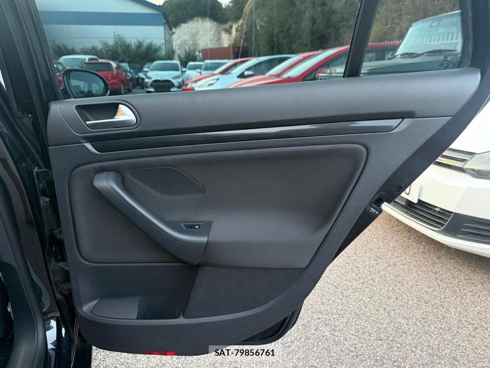 VolksWagen GOLF 2013-07 1218351-26