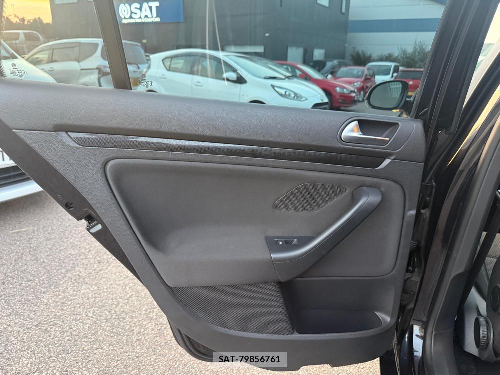 VolksWagen GOLF 2013-07 1218351-27