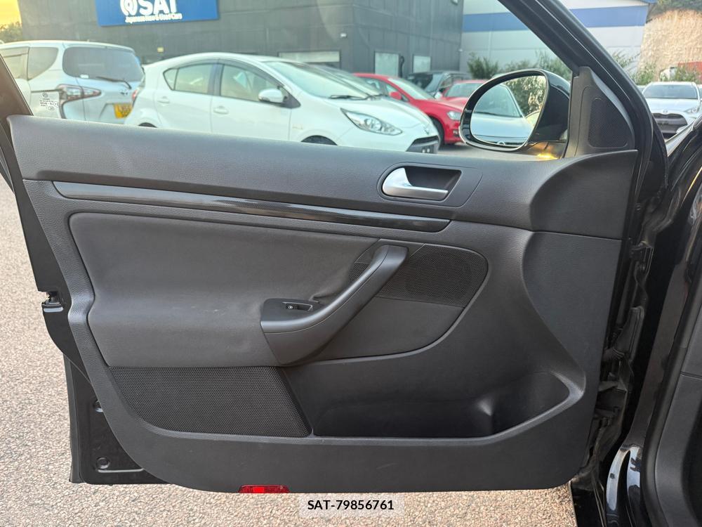 VolksWagen GOLF 2013-07 1218351-28