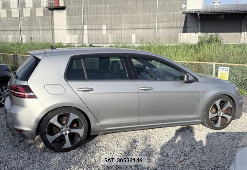 VolksWagen GOLF 2014-01 8333778-1