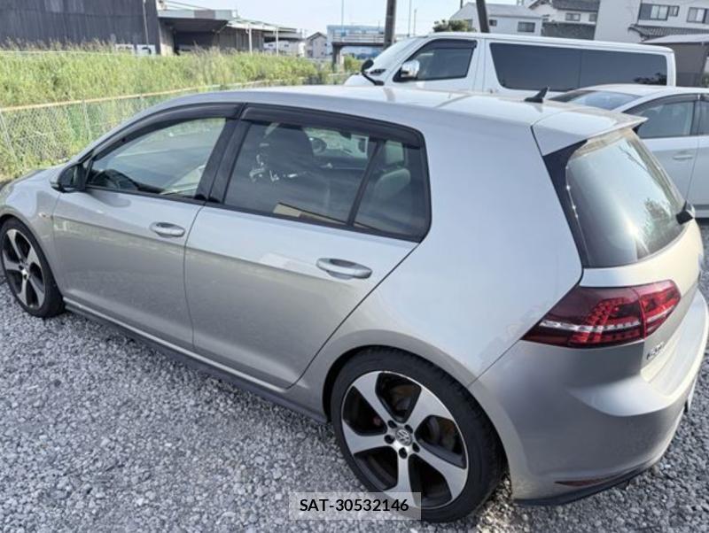 VolksWagen GOLF 2014-01 8333778-5