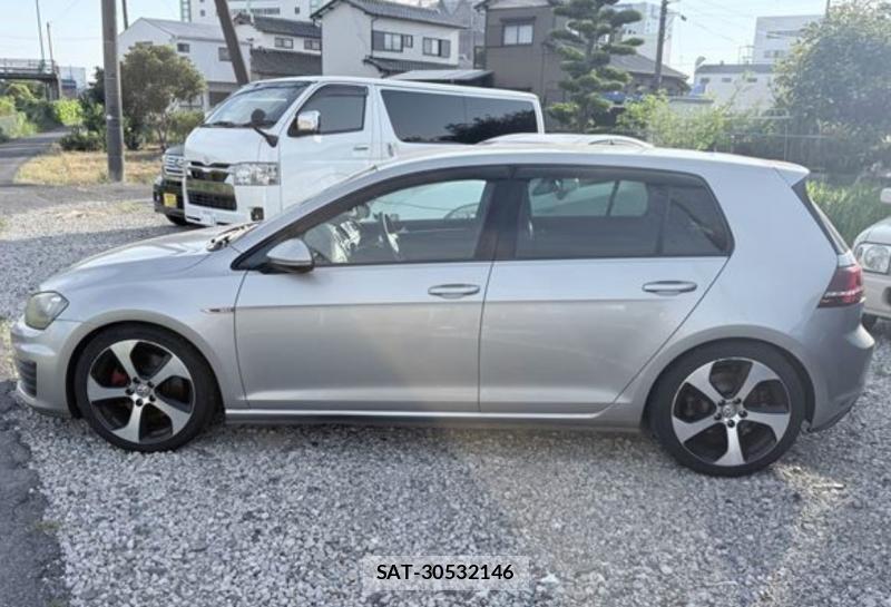 VolksWagen GOLF 2014-01 8333778-6