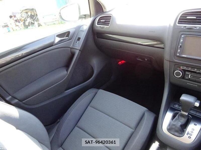 VolksWagen GOLF 2010-08 8500640-15