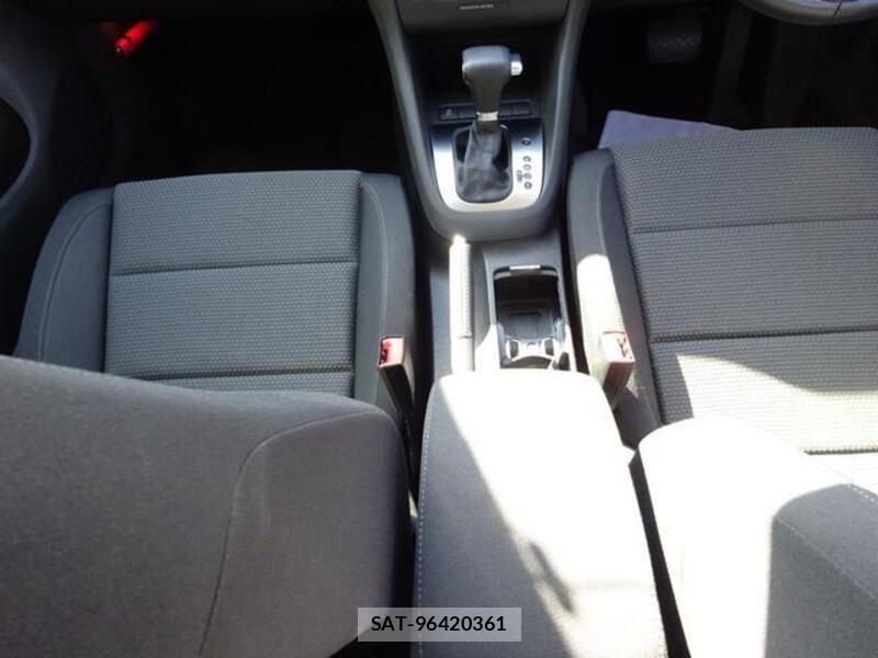 VolksWagen GOLF 2010-08 8500640-16