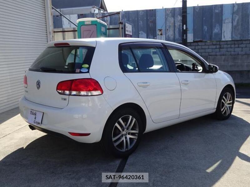VolksWagen GOLF 2010-08 8500640-2
