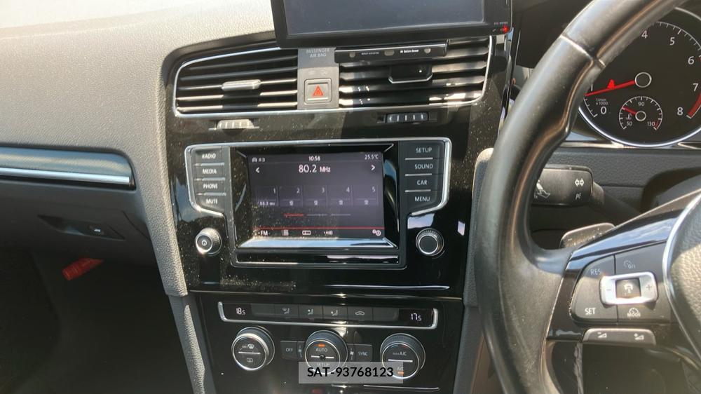 VolksWagen GOLF 2013-08 7191684-15