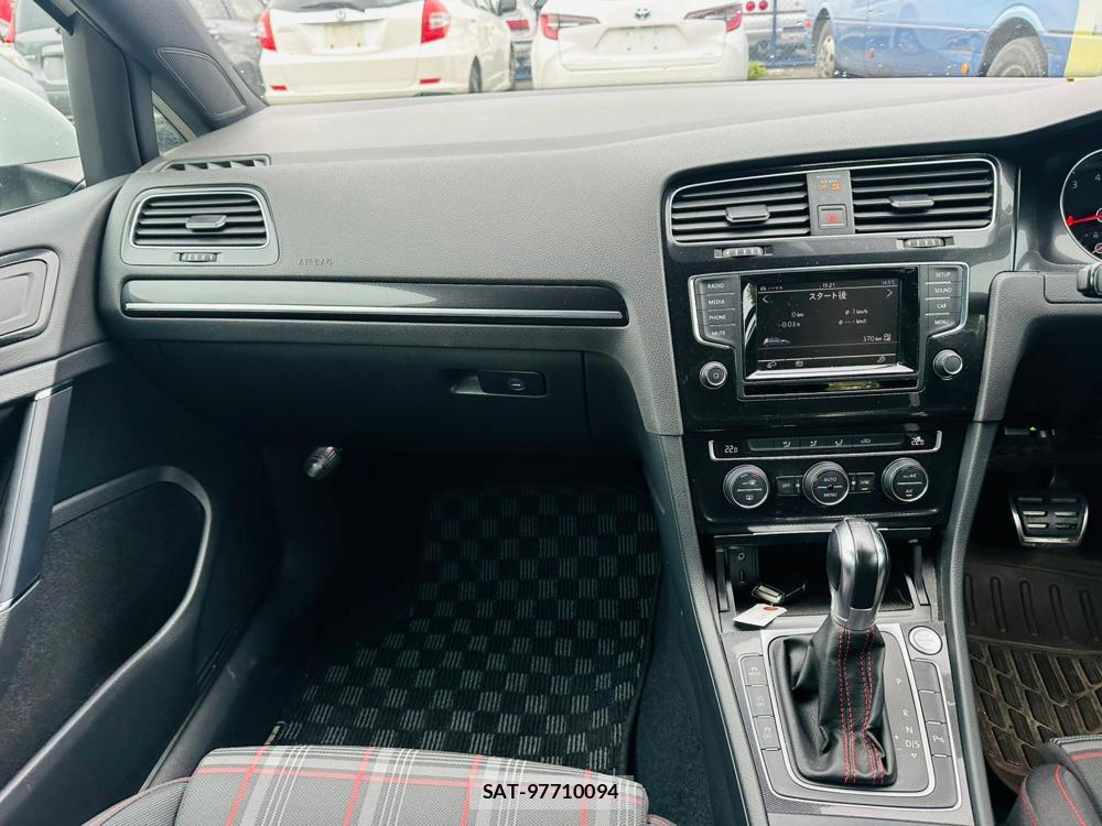 VolksWagen GOLF GTI 2014 6904590-16