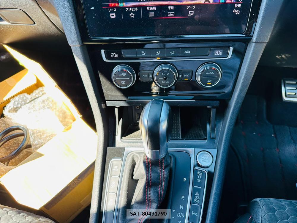 VolksWagen GOLF GTI 2019-03 7181354-18