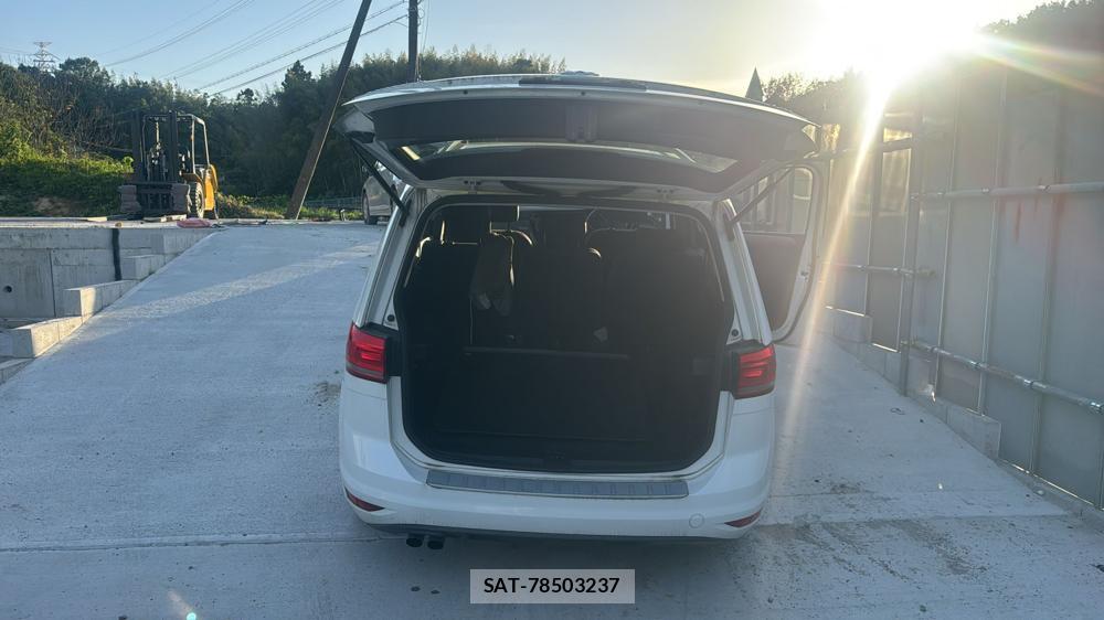 VolksWagen GOLF TOURAN 2017-03 824628-16
