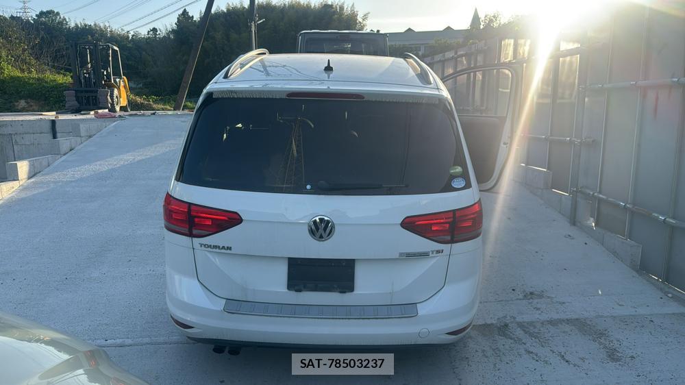VolksWagen GOLF TOURAN 2017-03 824628-1