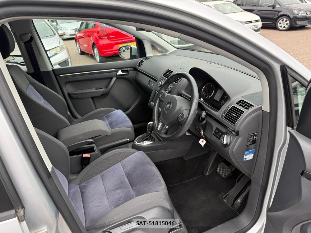 VolksWagen GOLF TOURAN 2011-12 1279235-10
