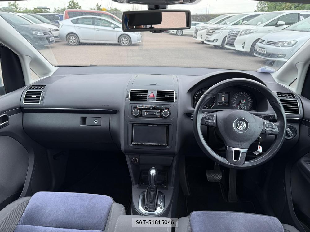 VolksWagen GOLF TOURAN 2011-12 1279235-11
