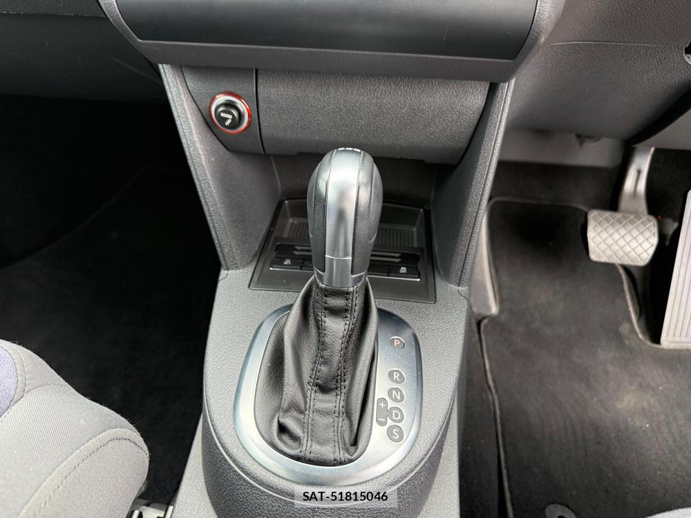 VolksWagen GOLF TOURAN 2011-12 1279235-19