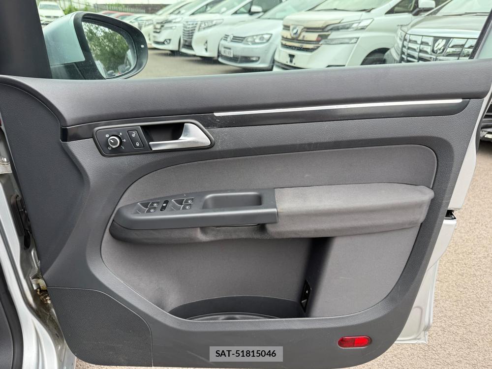 VolksWagen GOLF TOURAN 2011-12 1279235-22