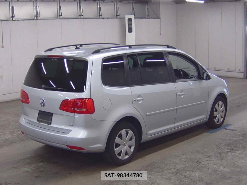 VolksWagen GOLF TOURAN 2013-06 7533091-1
