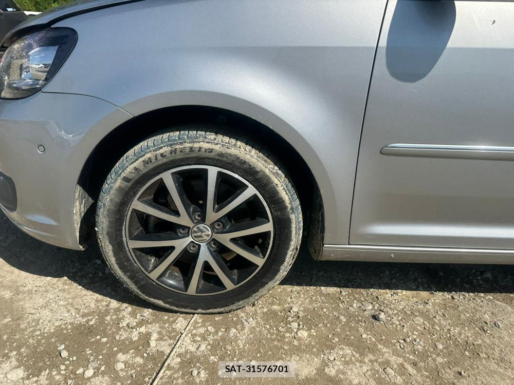 VolksWagen GOLF TOURAN 2015 6937340-28
