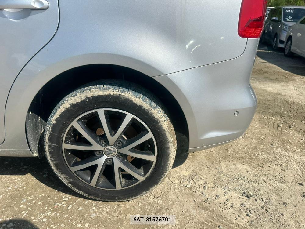 VolksWagen GOLF TOURAN 2015 6937340-29