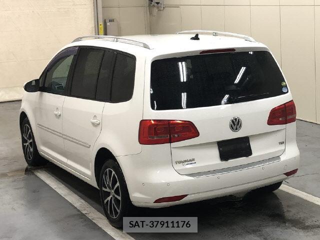 VolksWagen GOLF TOURAN 2013-09 7840161-1