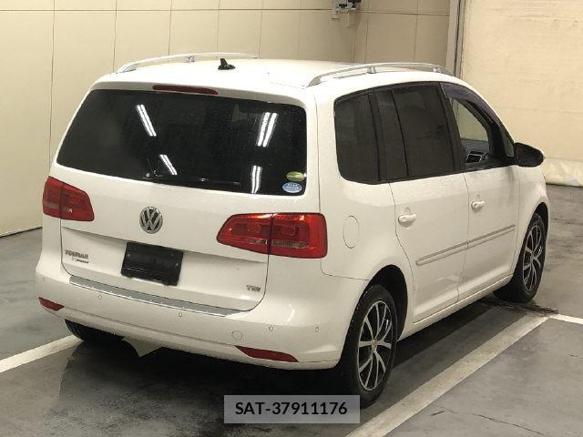 VolksWagen GOLF TOURAN 2013-09 7840161-2