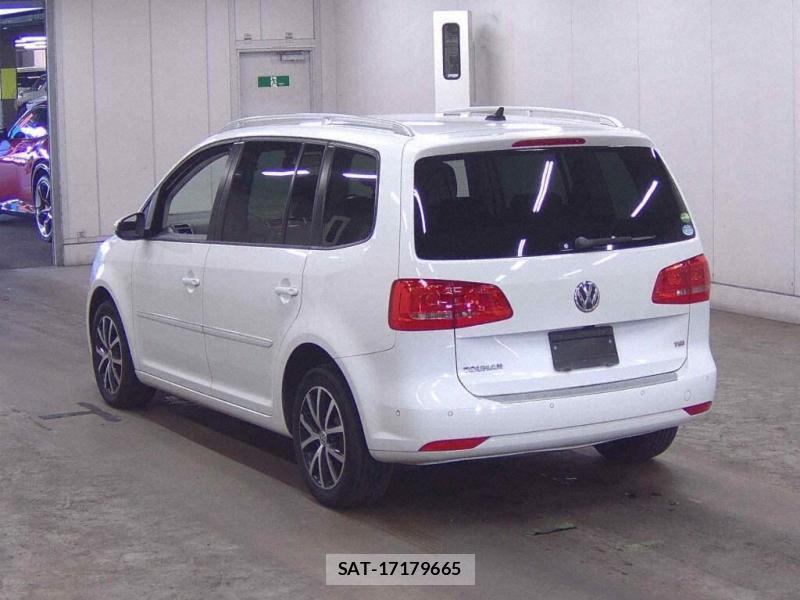 VolksWagen GOLF TOURAN 2015-11 8160953-1