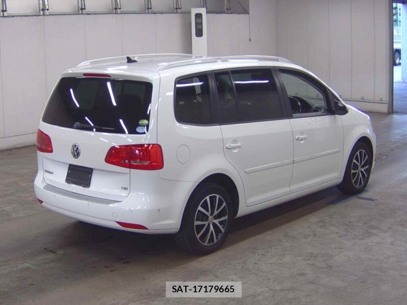 VolksWagen GOLF TOURAN 2015-11 8160953-2