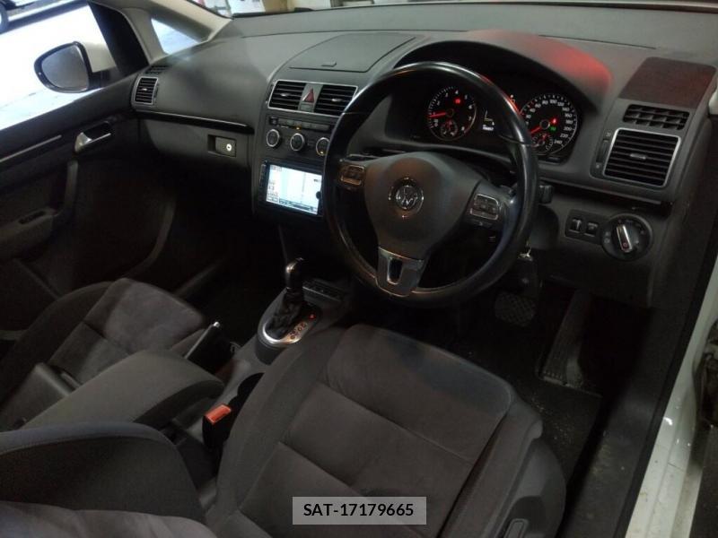 VolksWagen GOLF TOURAN 2015-11 8160953-4