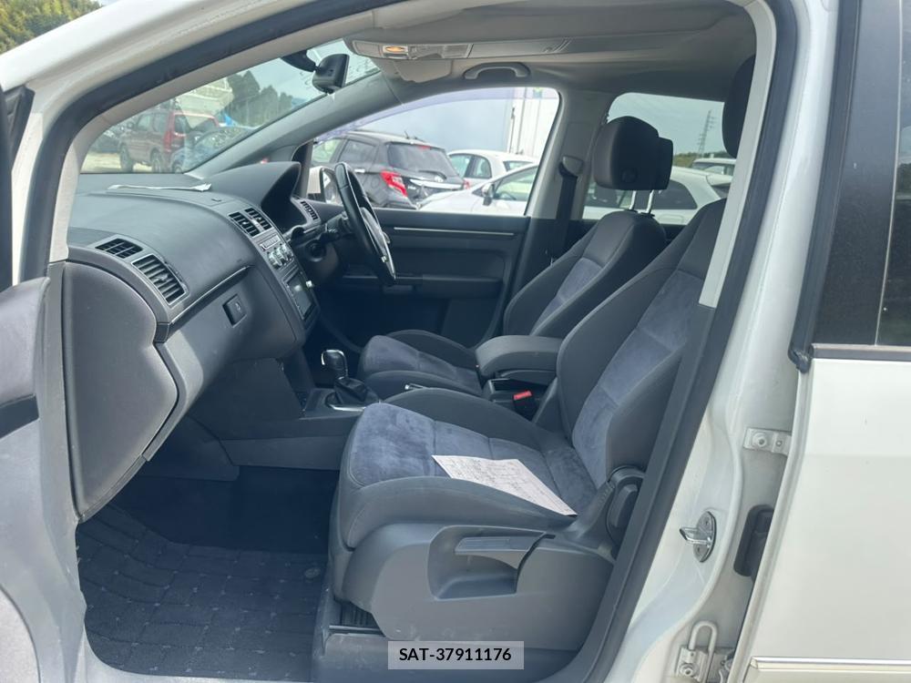 VolksWagen GOLF TOURAN 2013-09 7840161-10
