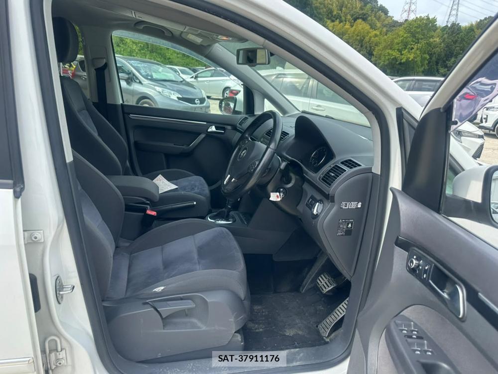 VolksWagen GOLF TOURAN 2013-09 7840161-12