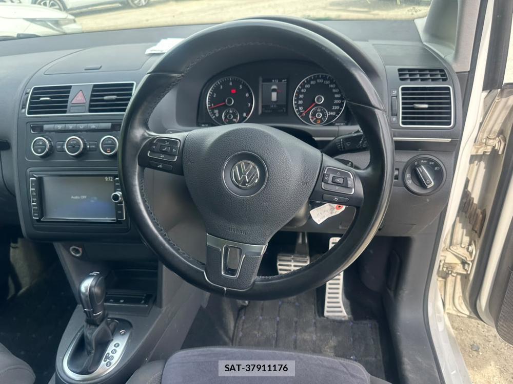 VolksWagen GOLF TOURAN 2013-09 7840161-14