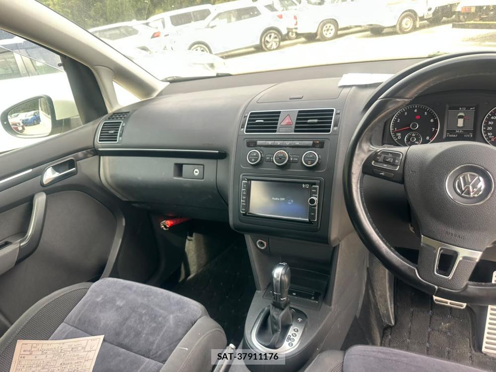 VolksWagen GOLF TOURAN 2013-09 7840161-18