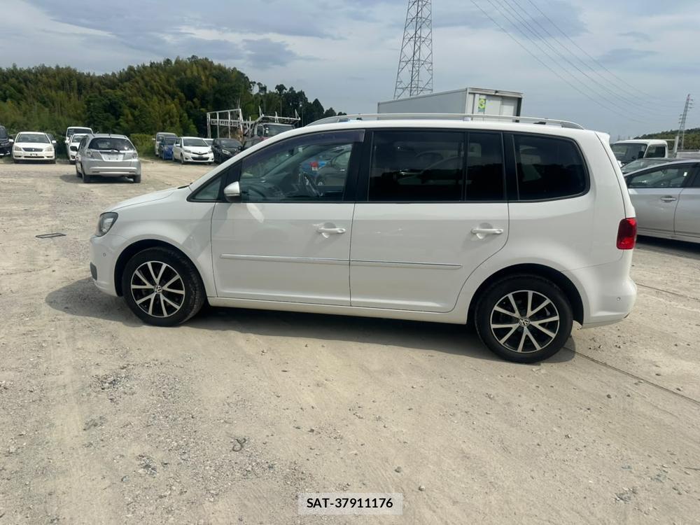 VolksWagen GOLF TOURAN 2013-09 7840161-1