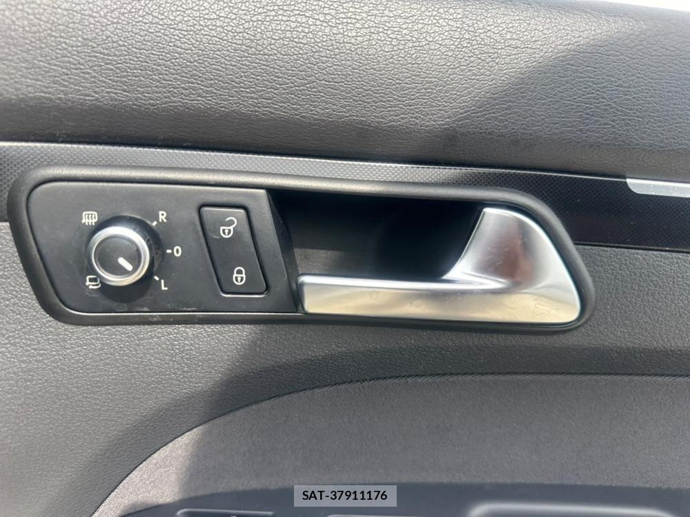 VolksWagen GOLF TOURAN 2013-09 7840161-19