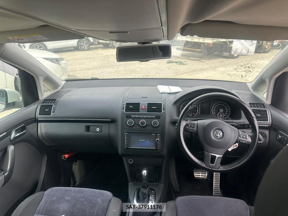 VolksWagen GOLF TOURAN 2013-09 7840161-21