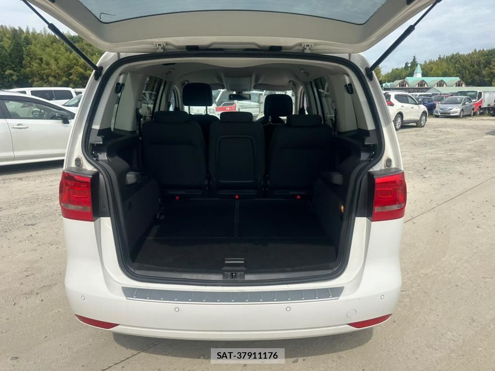 VolksWagen GOLF TOURAN 2013-09 7840161-24