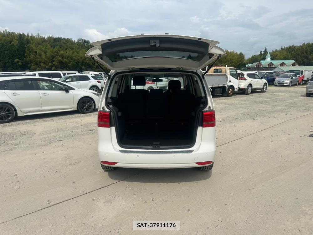 VolksWagen GOLF TOURAN 2013-09 7840161-25