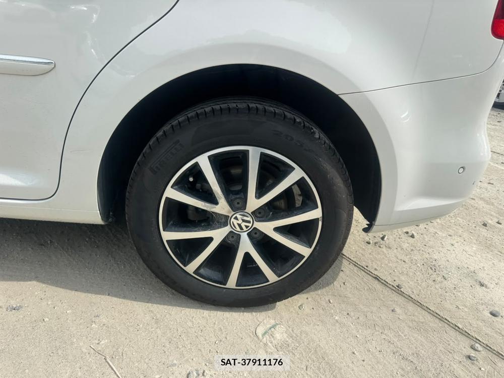 VolksWagen GOLF TOURAN 2013-09 7840161-27