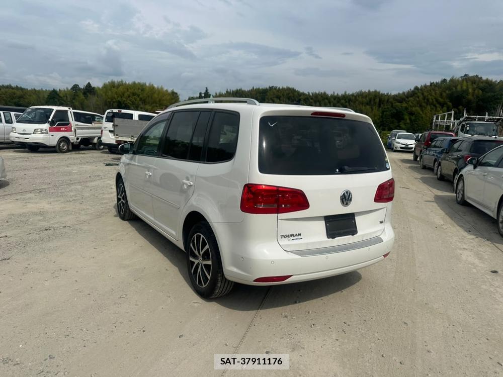 VolksWagen GOLF TOURAN 2013-09 7840161-2
