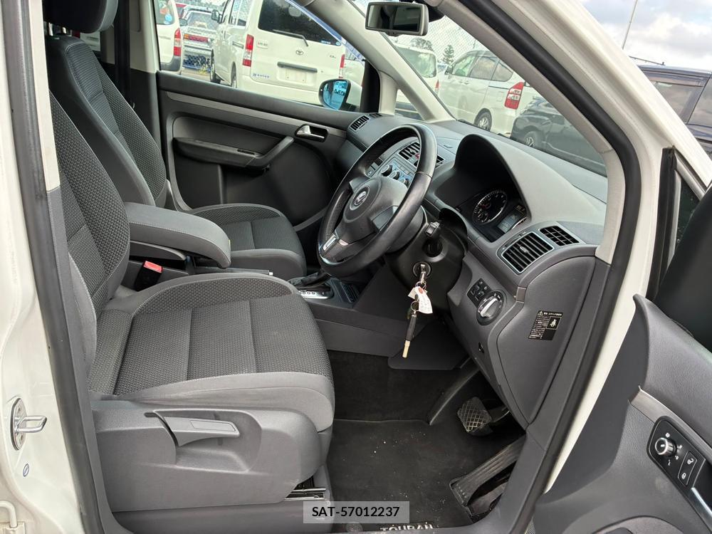 VolksWagen GOLF TOURAN 2013-11 8312949-11