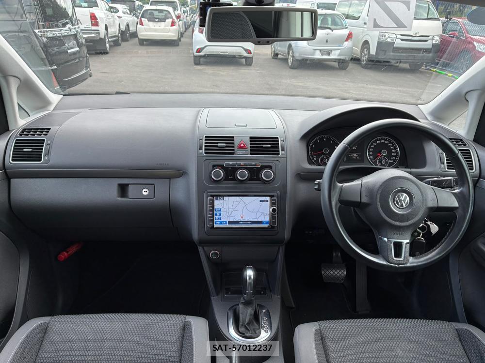 VolksWagen GOLF TOURAN 2013-11 8312949-12