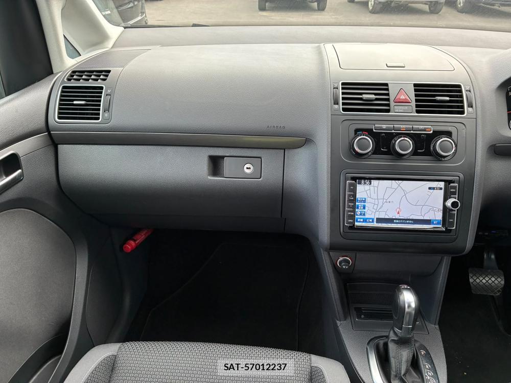 VolksWagen GOLF TOURAN 2013-11 8312949-16