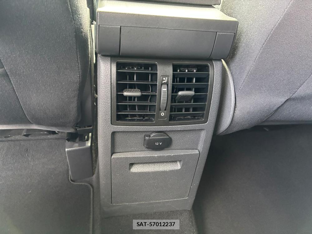VolksWagen GOLF TOURAN 2013-11 8312949-20