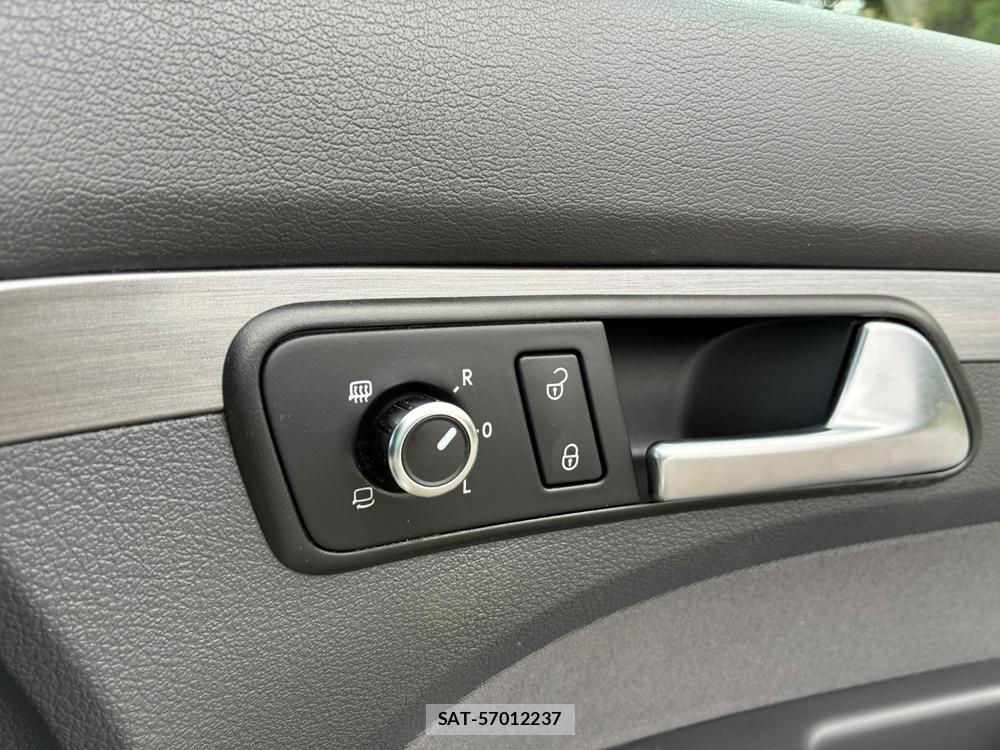 VolksWagen GOLF TOURAN 2013-11 8312949-21